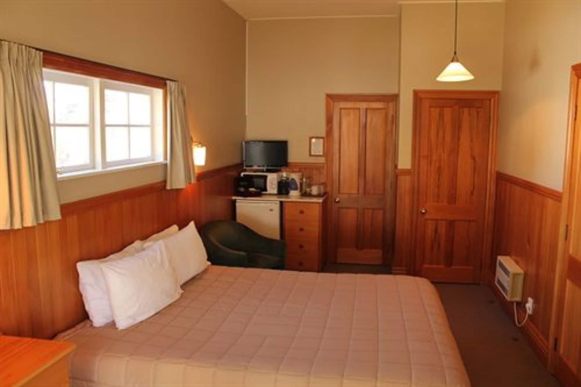Huka Falls Resort Taupo Dış mekan fotoğraf A room at the hotel