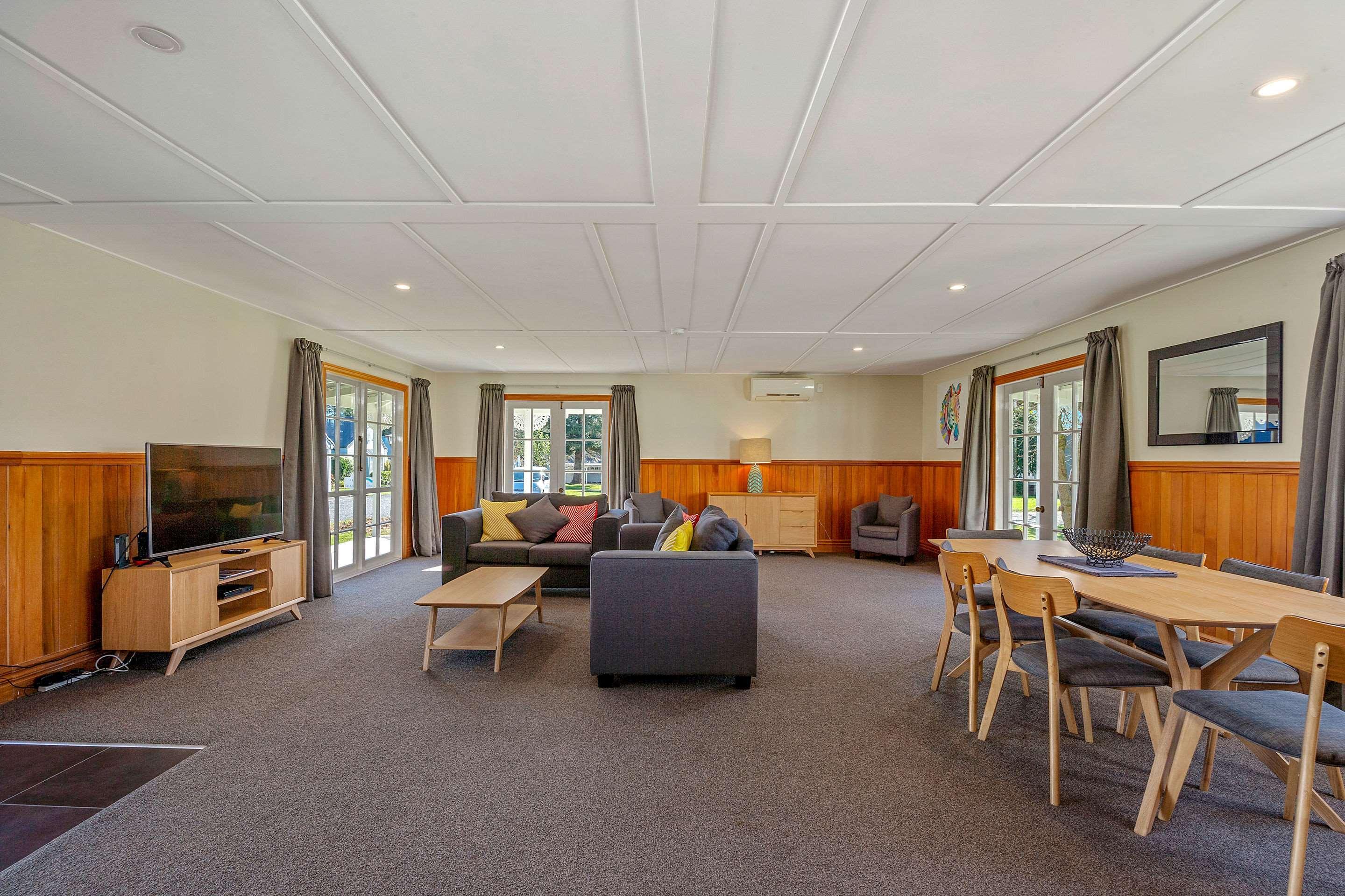 Huka Falls Resort Taupo Dış mekan fotoğraf The common room at the University of Waikato's Melville Hall