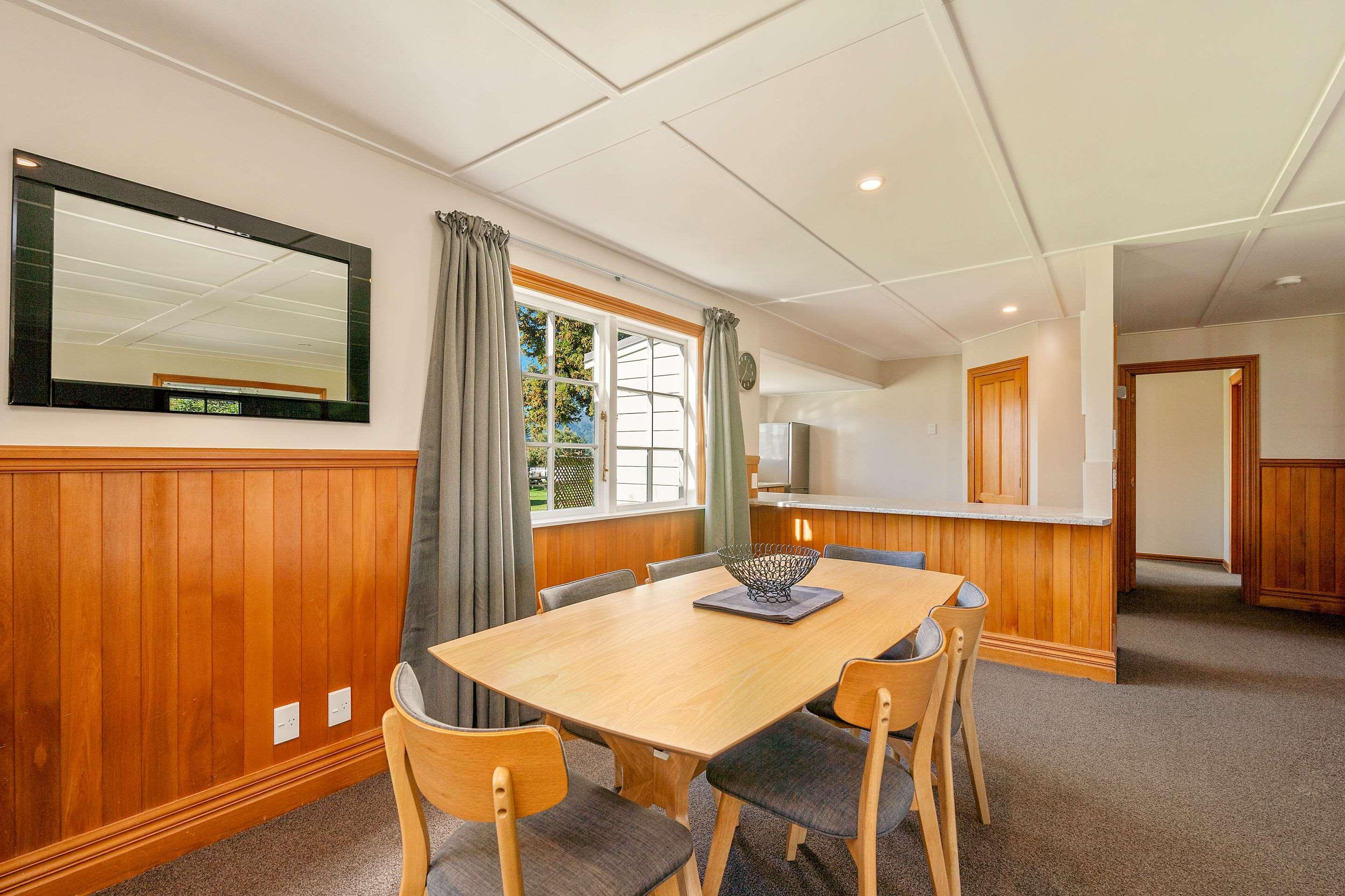 Huka Falls Resort Taupo Dış mekan fotoğraf The dining room at the lodge