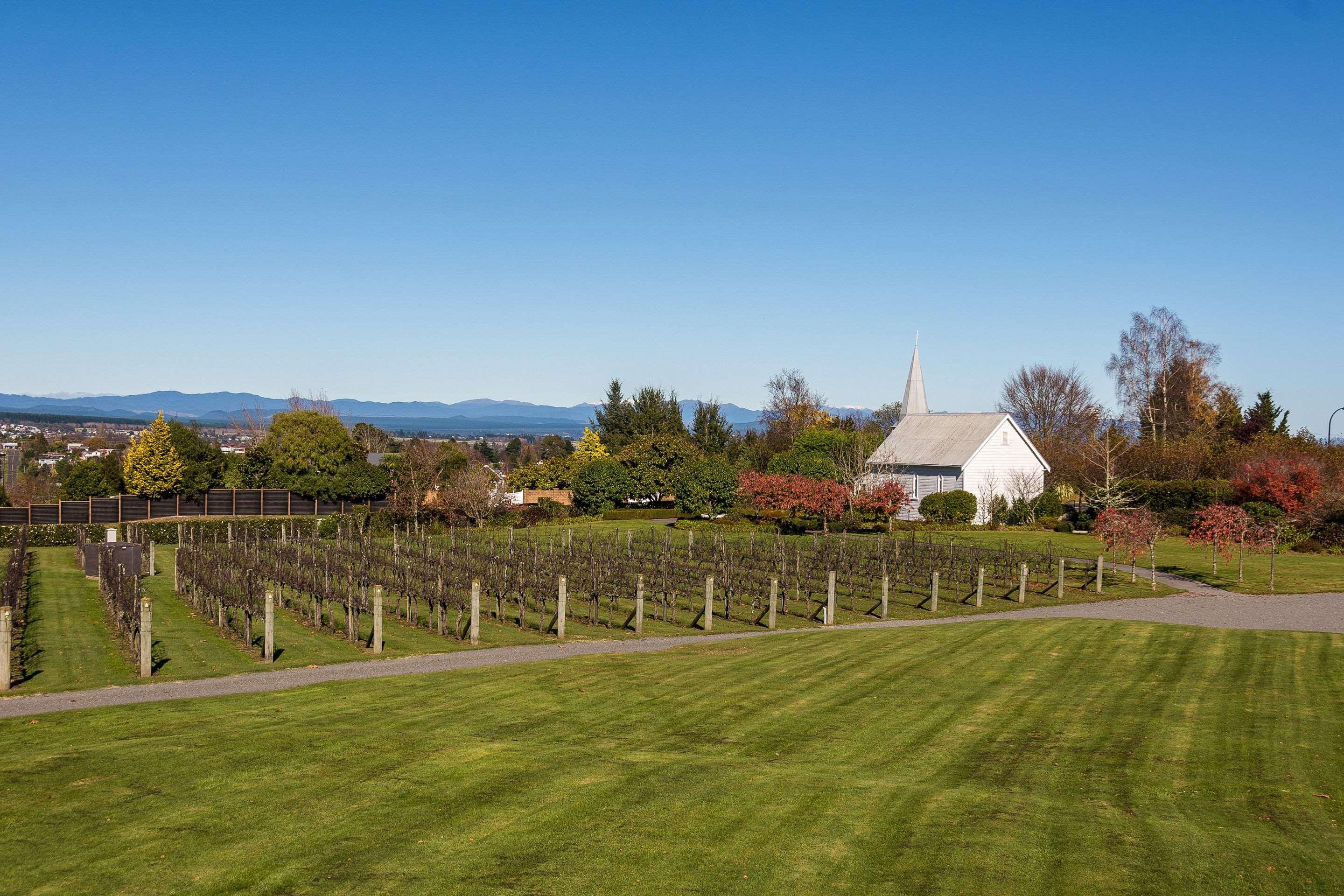 Huka Falls Resort Taupo Dış mekan fotoğraf The church and the vineyard