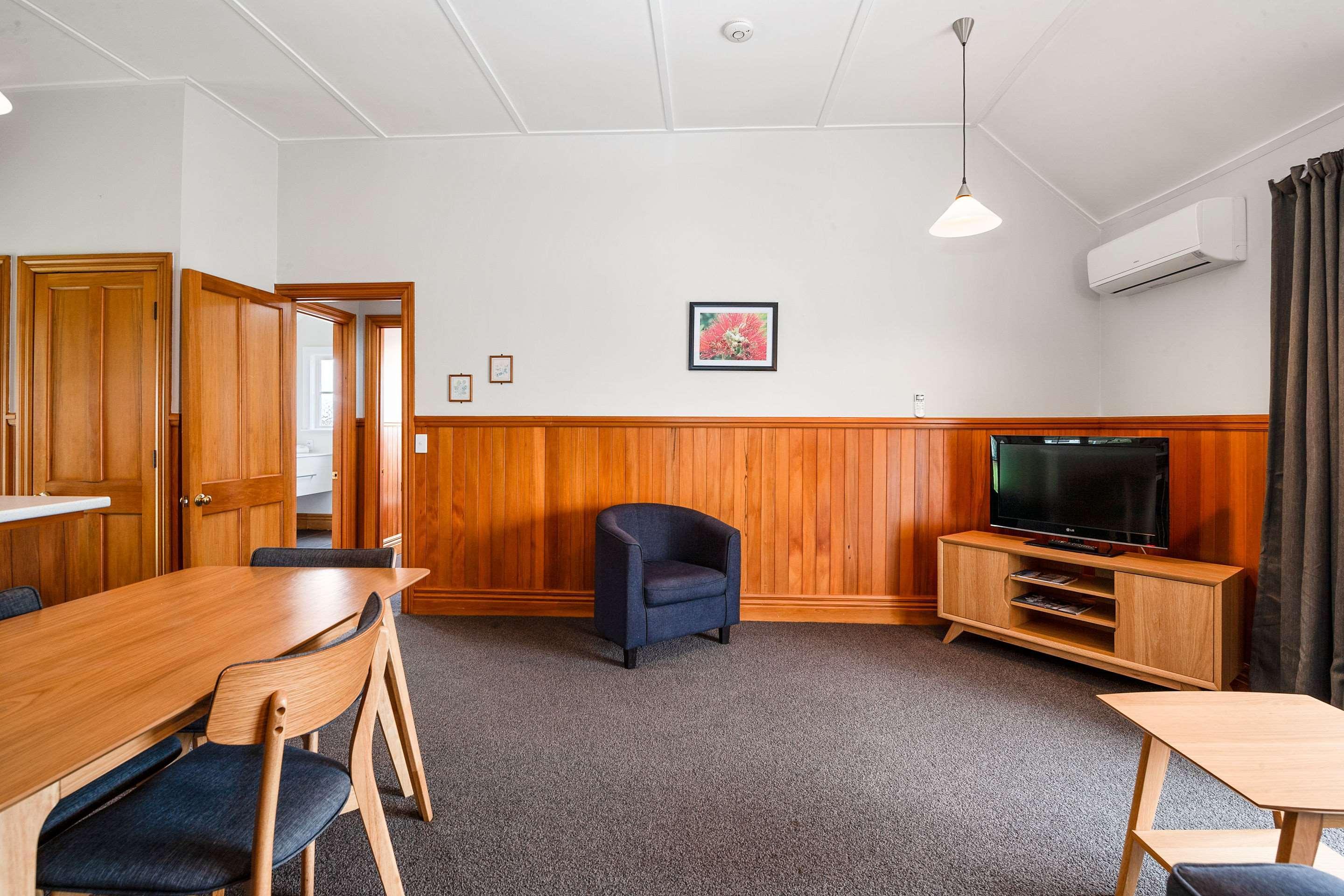 Huka Falls Resort Taupo Dış mekan fotoğraf A common room at the University of Otago