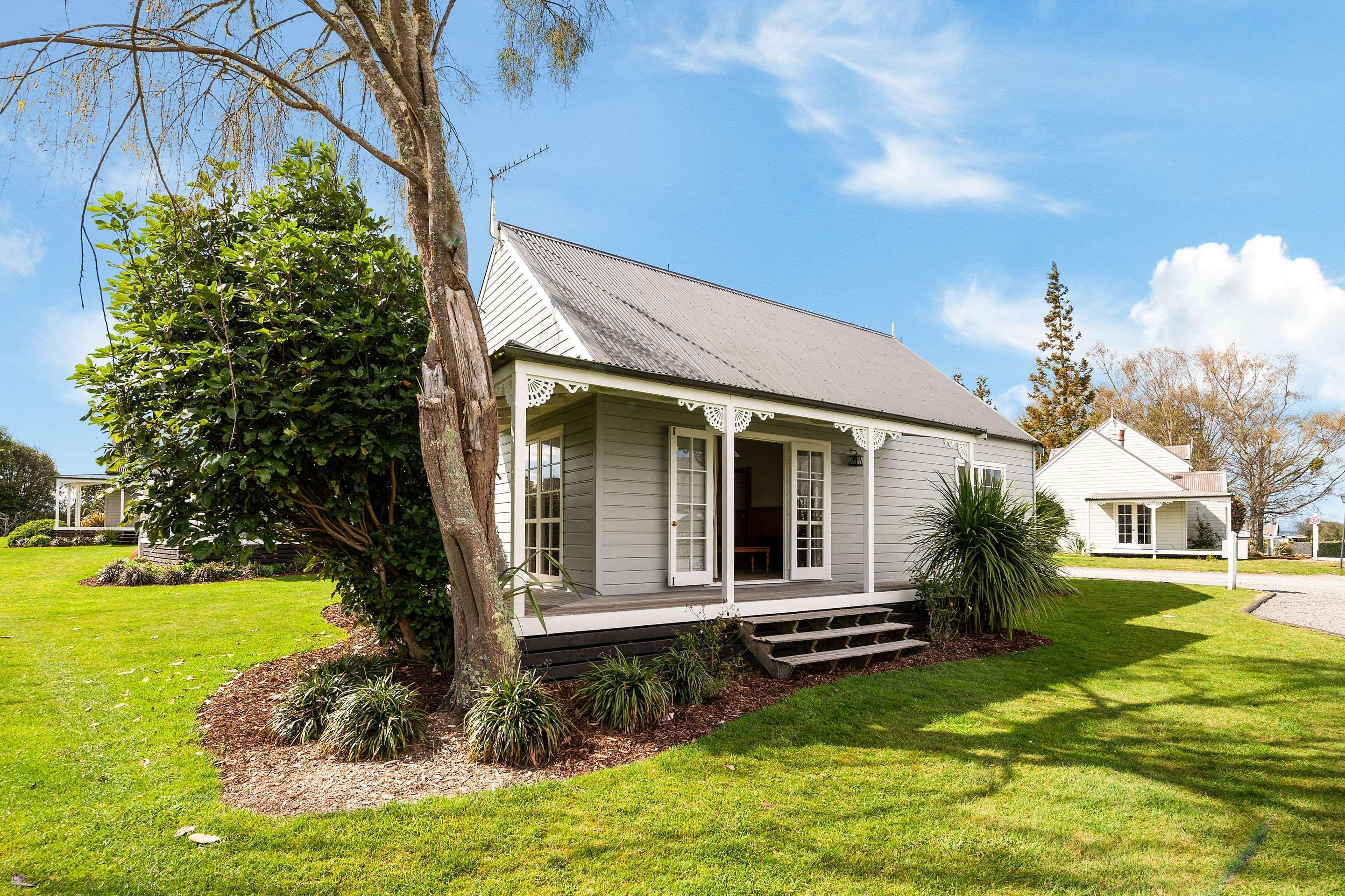 Huka Falls Resort Taupo Dış mekan fotoğraf The first house in Ashburton, built in 1858
