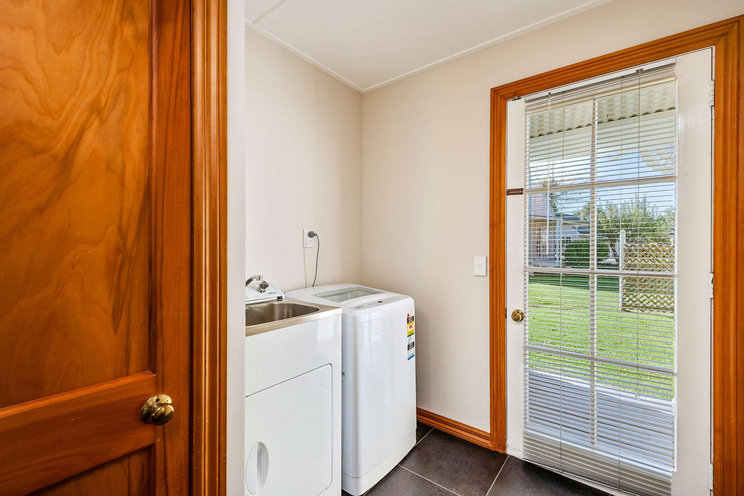 Huka Falls Resort Taupo Dış mekan fotoğraf A laundry room in a house