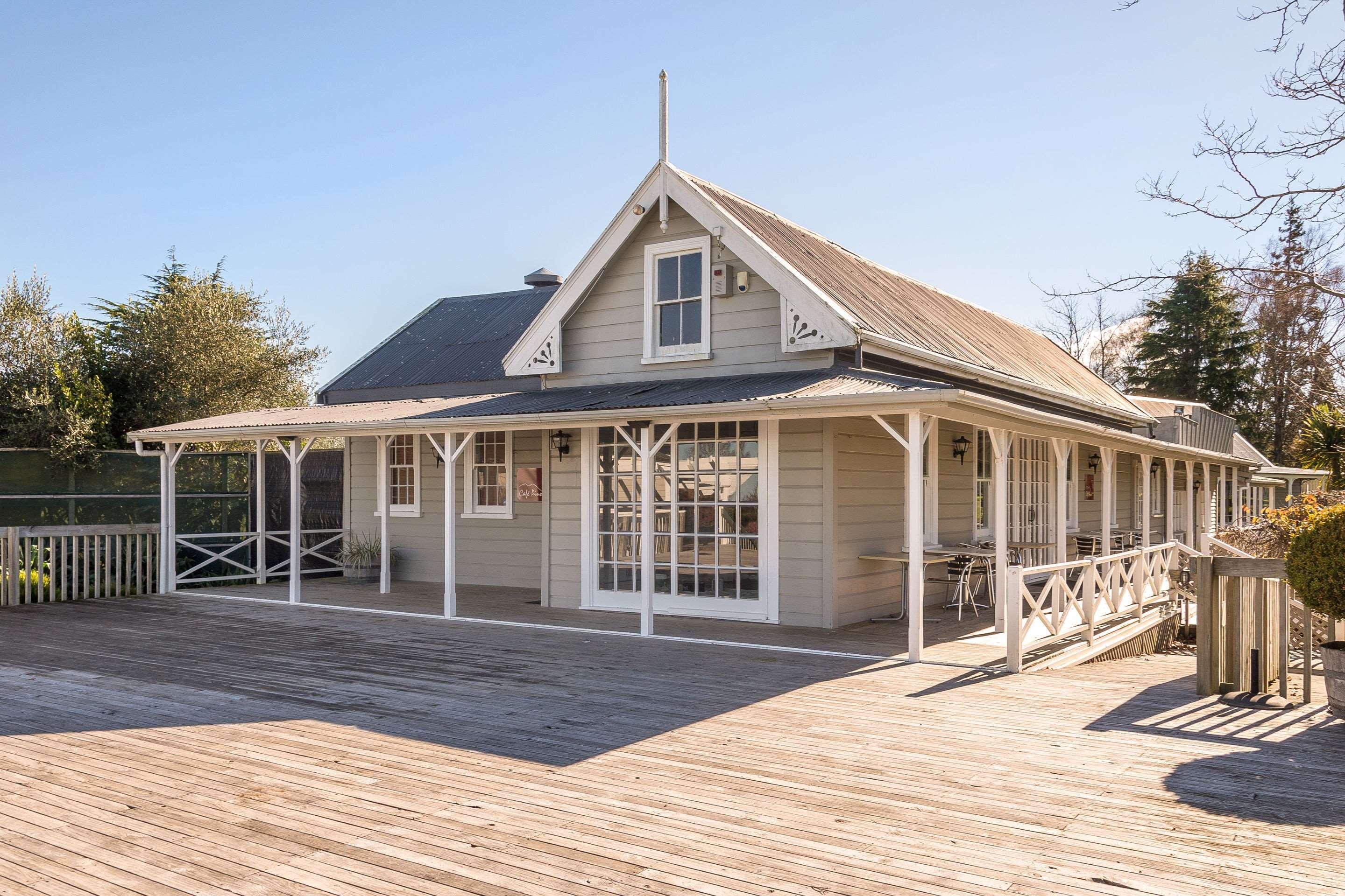 Huka Falls Resort Taupo Dış mekan fotoğraf The former station building at the station's current location