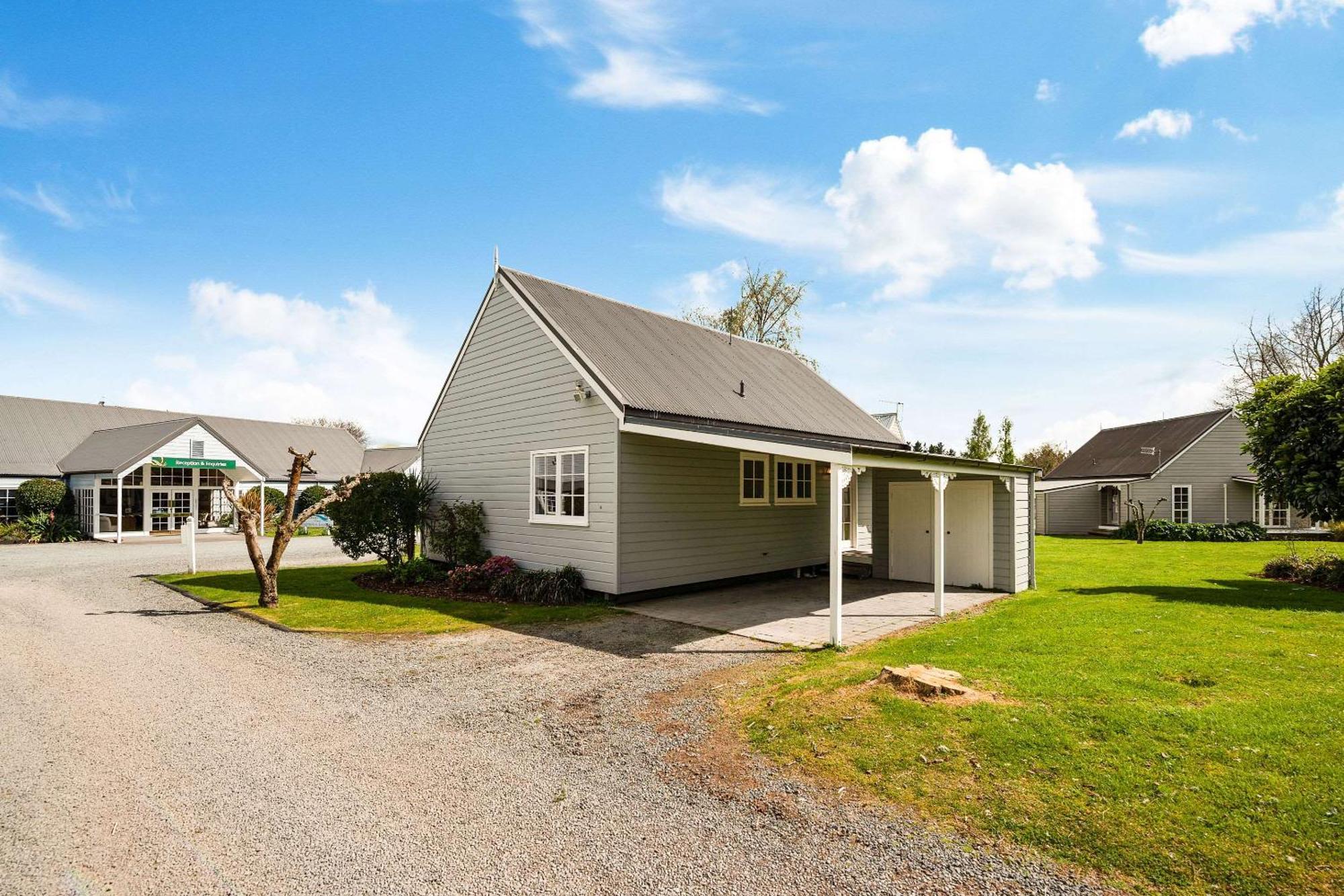 Huka Falls Resort Taupo Dış mekan fotoğraf A bungalow in the Netherlands