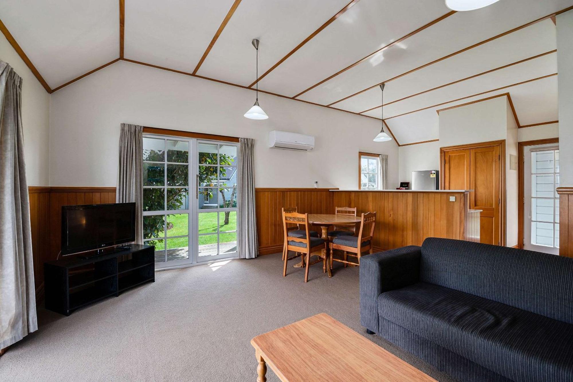 Huka Falls Resort Taupo Dış mekan fotoğraf A typical two bedroom apartment