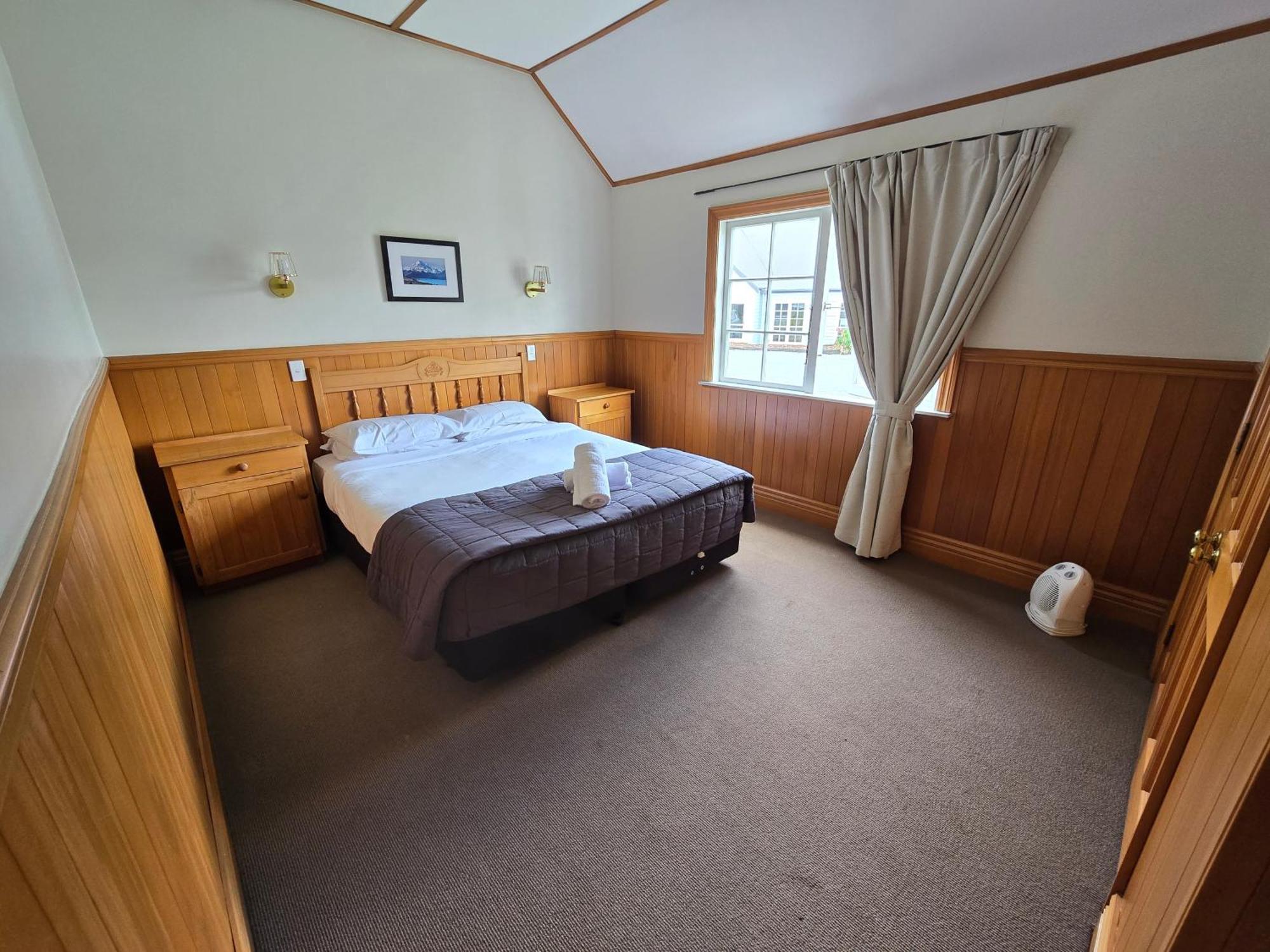 Huka Falls Resort Taupo Dış mekan fotoğraf A room at the hotel