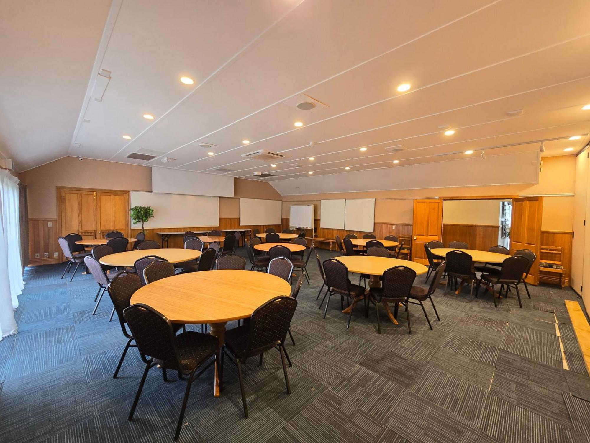 Huka Falls Resort Taupo Dış mekan fotoğraf The meeting room at the National Institute of Water and Atmospheric Research