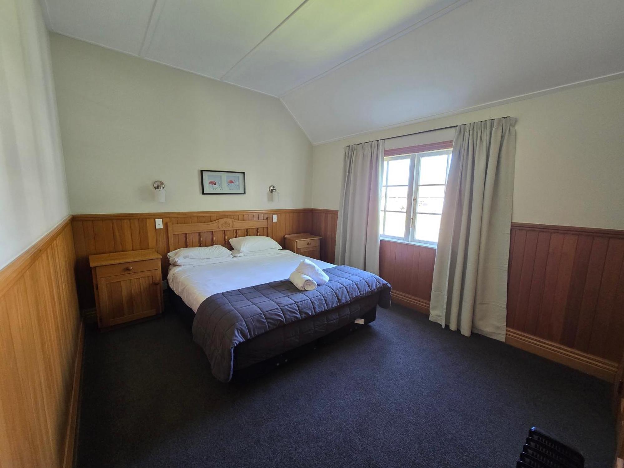 Huka Falls Resort Taupo Dış mekan fotoğraf A room at the hotel