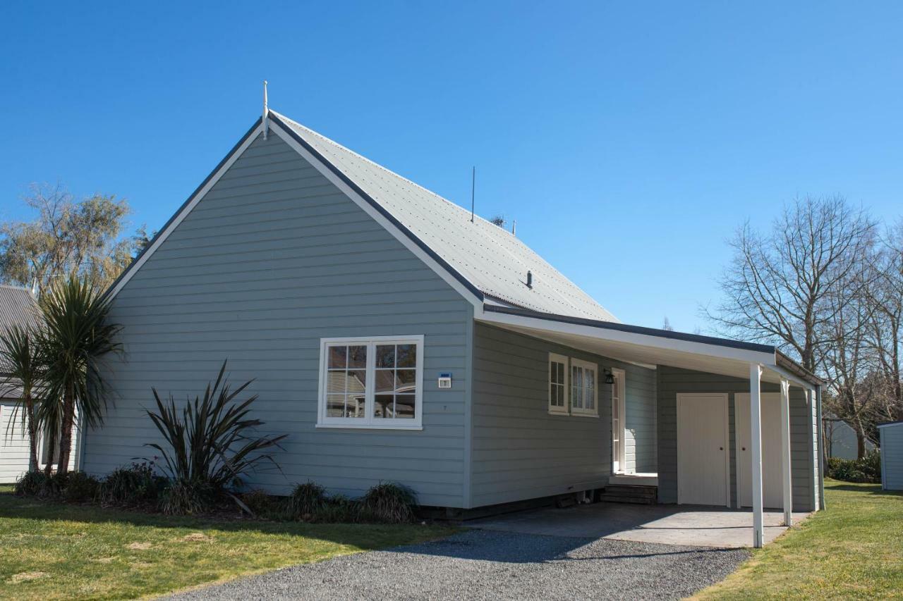 Huka Falls Resort Taupo Dış mekan fotoğraf The former school building at Waimate